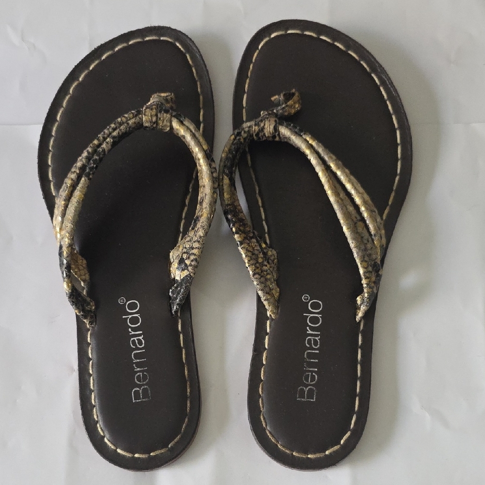 Bernardo MIAMI Thongs Women's Tan and Black Snake Print Sandals